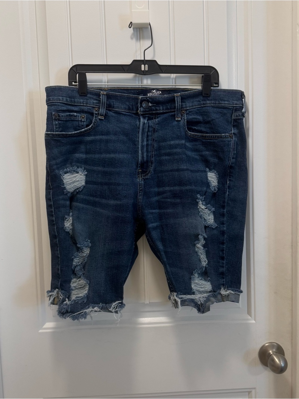 Hollister Mens Distressed Blue Denim Shorts Ripped Raw Hem Medium Wash Size 36